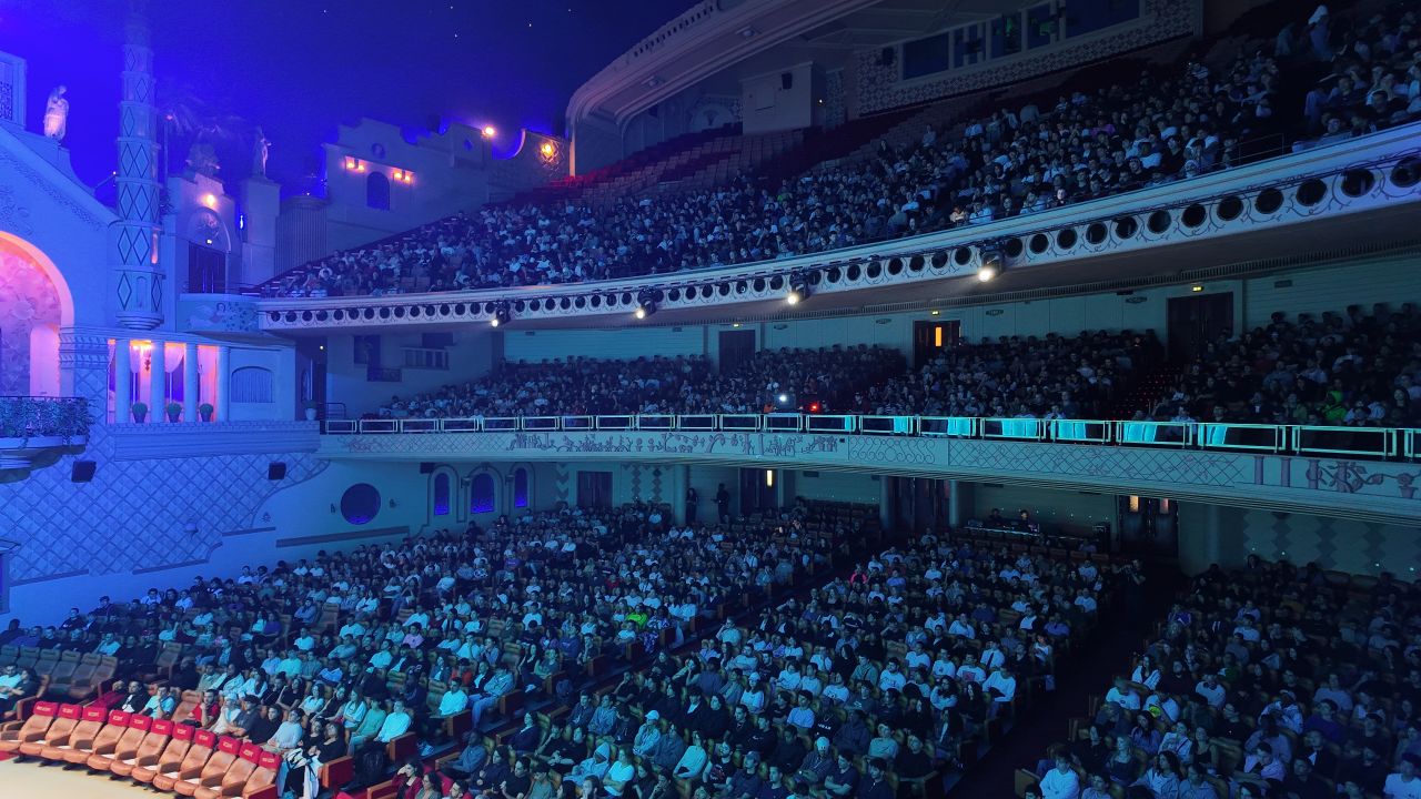 Les étudiants de l'Efrei dans le public du Grand Rex à l'occasion de Meet Your Future