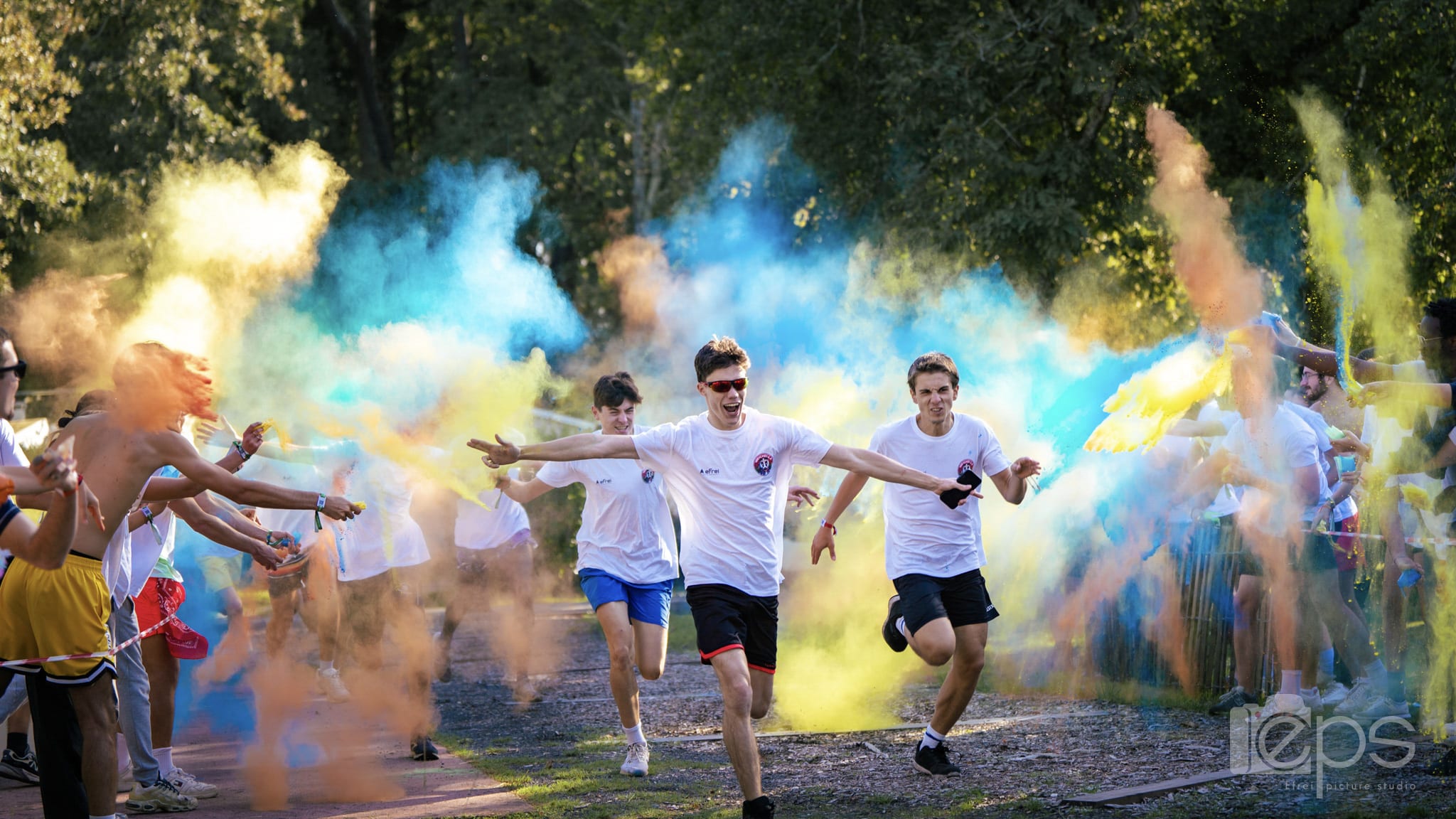 Les étudiants de l'Efrei pendant la Color Run du WEI